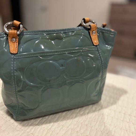 This Coach signature embossed Leah patent leather tote shoulder bag enamel green - Picture 3 of 8